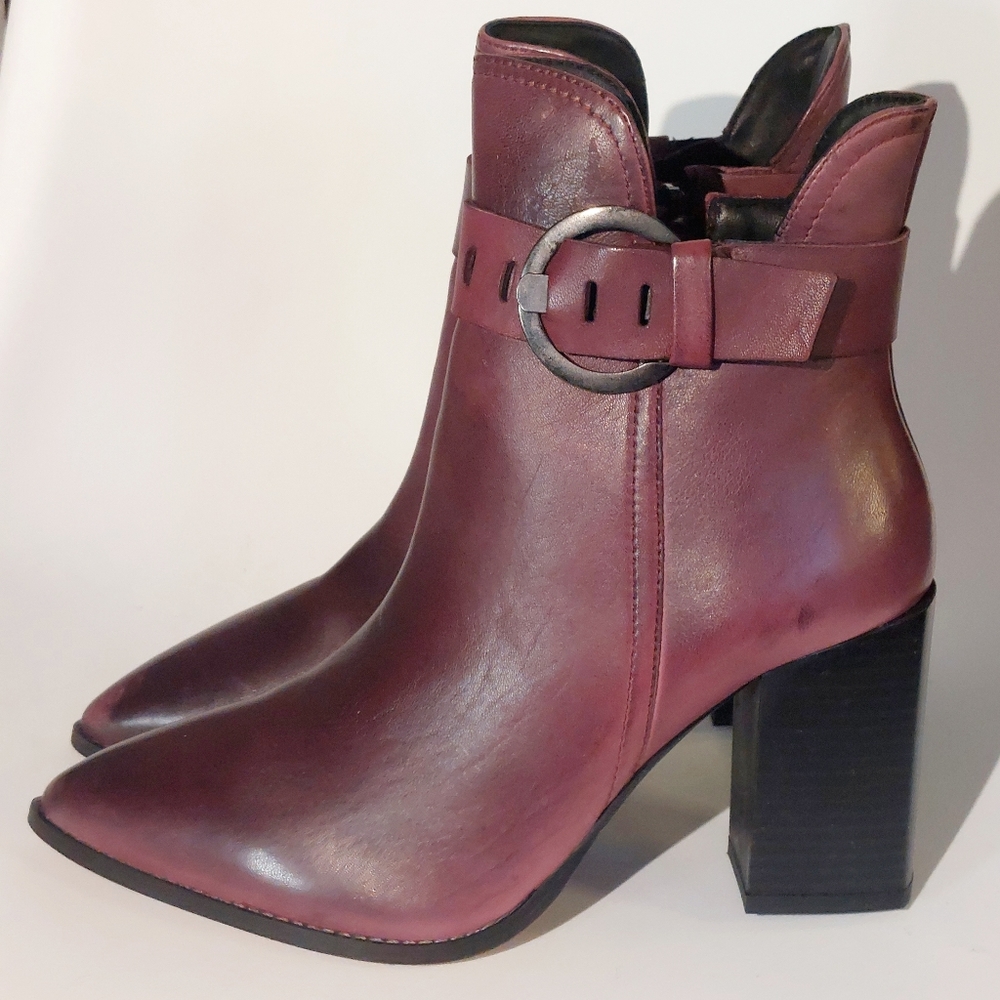 CaféNOiR burgundy leather heeled ankle boots, EU40, NWT, defects